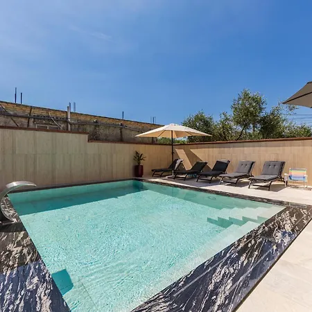 Oasis Paradise Pool *