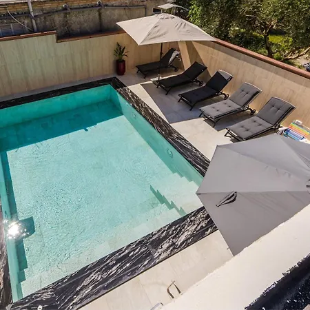 Oasis Paradise Pool *